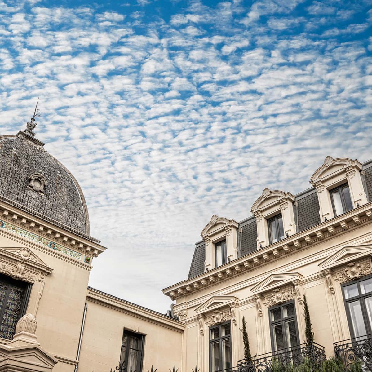 Façade haussmannienne de l'Hôtel Le Mosaïque, Narbonne