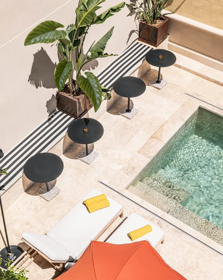 Piscine extérieure chauffée de l'Hôtel Le Mosaïque